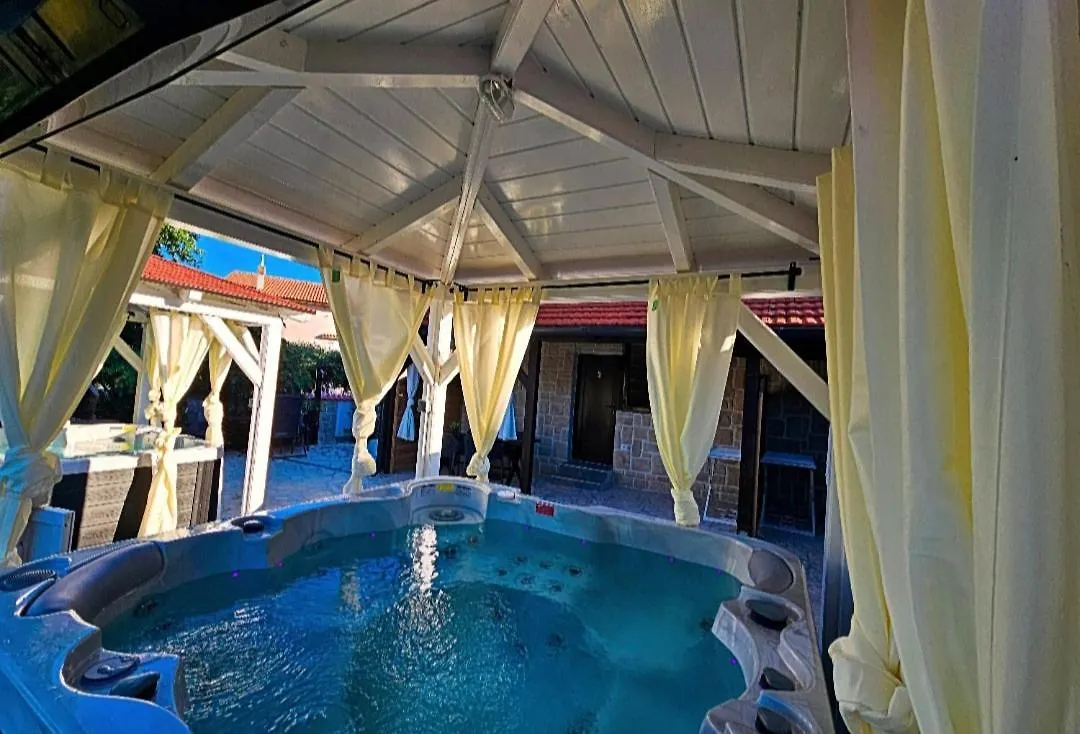Villa Forko 0*, Lopar