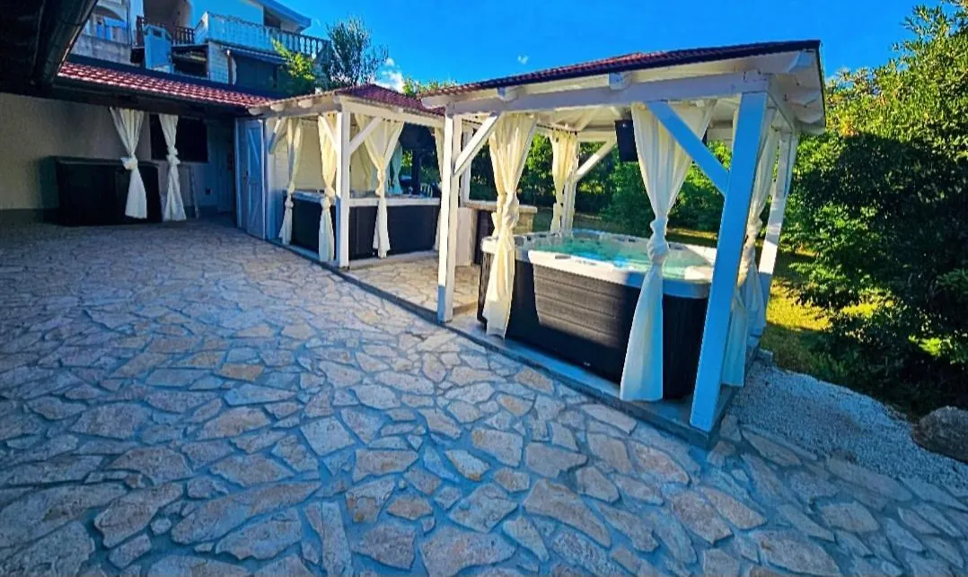 Villa Forko 0*, Lopar