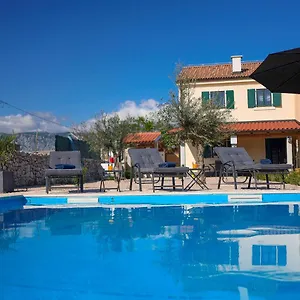 Niko Special Offer In Pay 4 Nights 5 Nights Pet Friendly 200 M From Rudine (Dobrinj)